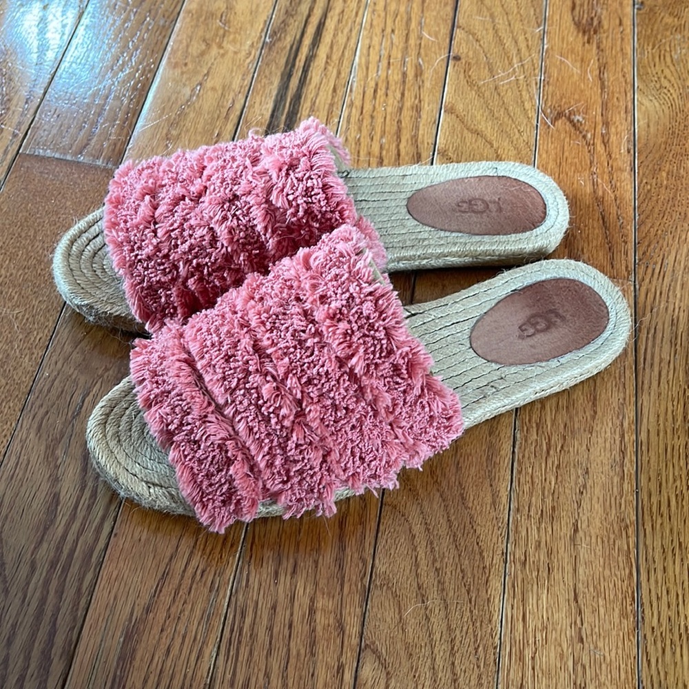 Ugg shoes/slippers